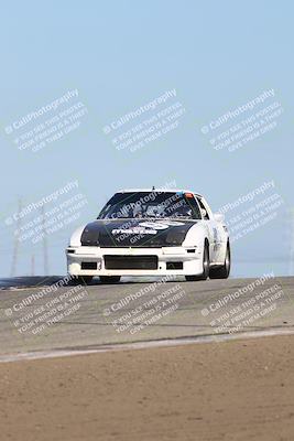 media/Oct-26-2025-CalClub SCCA (Sun) [[8ce1e69566]]/Group 2/Grapevine/